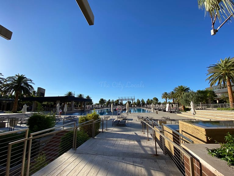 TCL MResort 1400 07 768x576