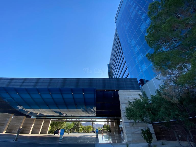 TCL MResort 1400 10 768x576